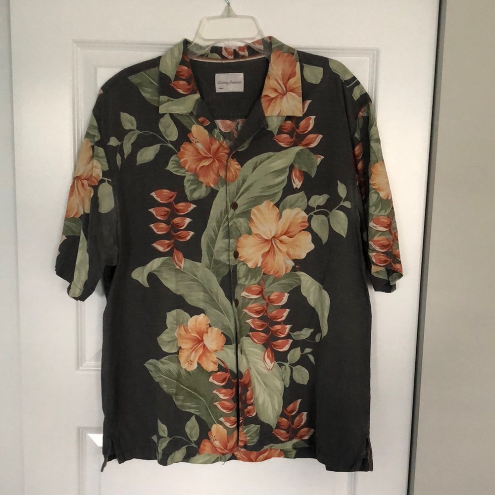 Tommy Bahama size XL Hawaiian shirt. See pics